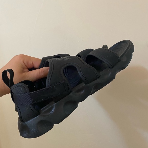 Nike Owaysis Women's Sandals Black Size 8 Back Velcro Strap - Picture 2 of 8